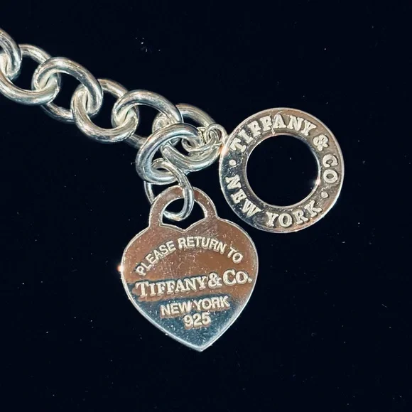 Return to Tiffany & Co. Silver Heart Charm Bracelet - Picture 4 of 9